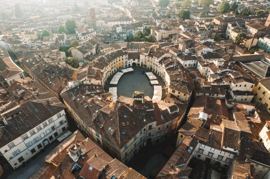 Blick auf Hufeisensiedlung in Lucca