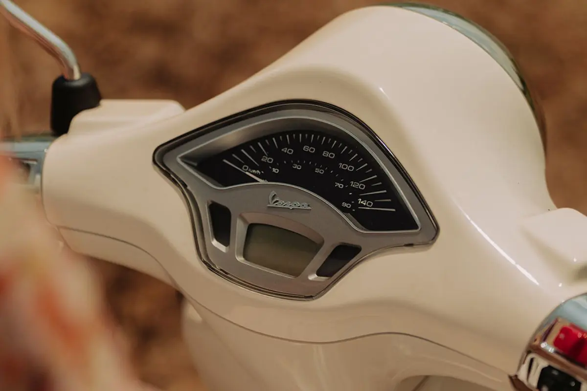 White Vespa voor Vespa tour langs de Amalfikust