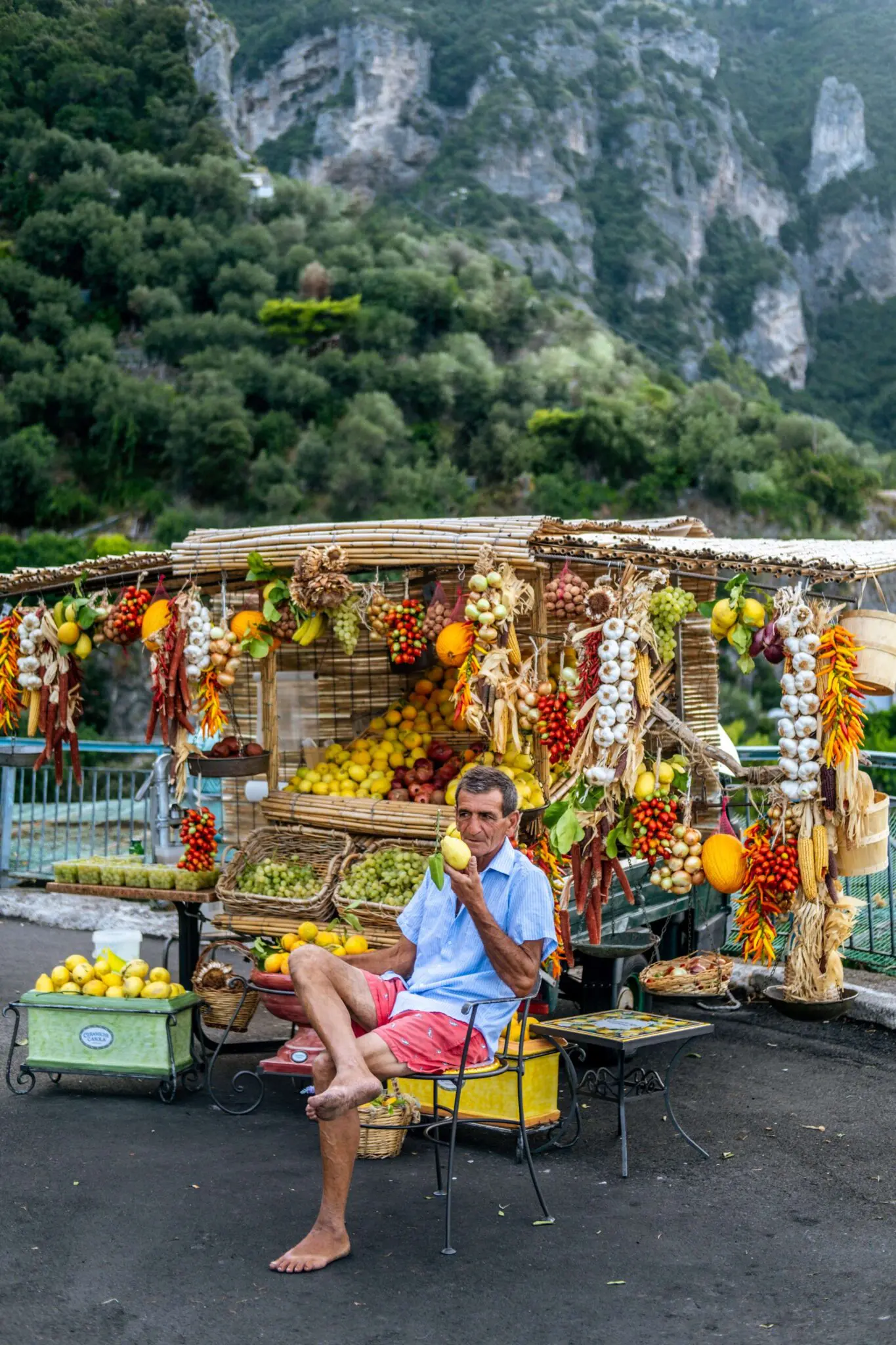 échoppe citrons côte amalfitaine italie , fruitkraampje dat je passeert op de amalfikust route tijdens The Vespa Trip