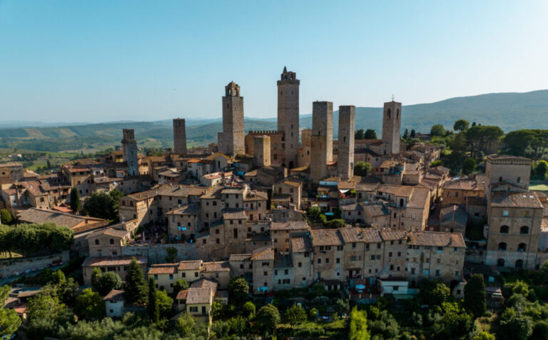 Panoramic view of San Gimignano in Tuscany panormaisch uitzicht over San Gimignano in ToscaneBlick auf San Gimignano