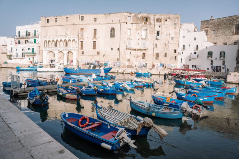 fisher boats in Monopoli, Puglia vissersbootjes in Monopoli, Puglia