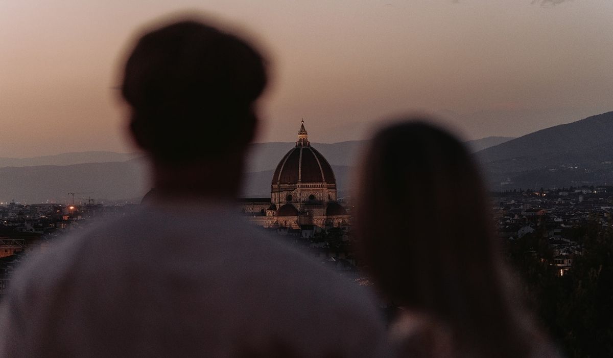 couple during sunset in Florence, koppeltje tijdens zonsondergang in Firenze